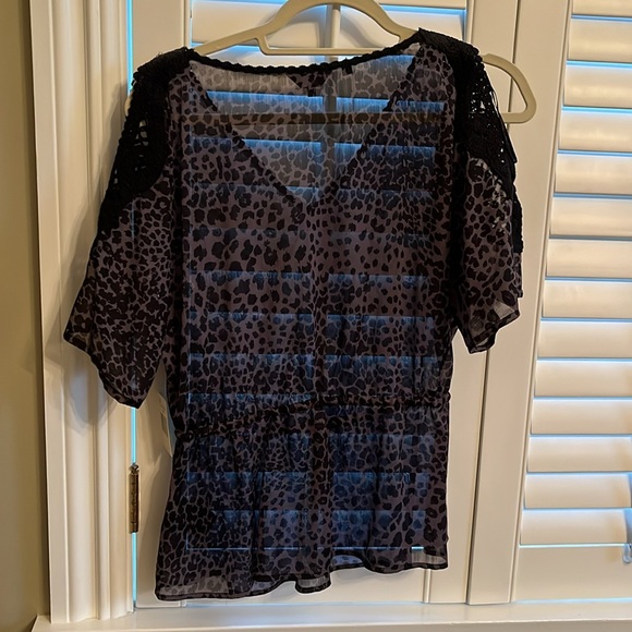 Women’s Guess Blouse - Picture 5 of 5